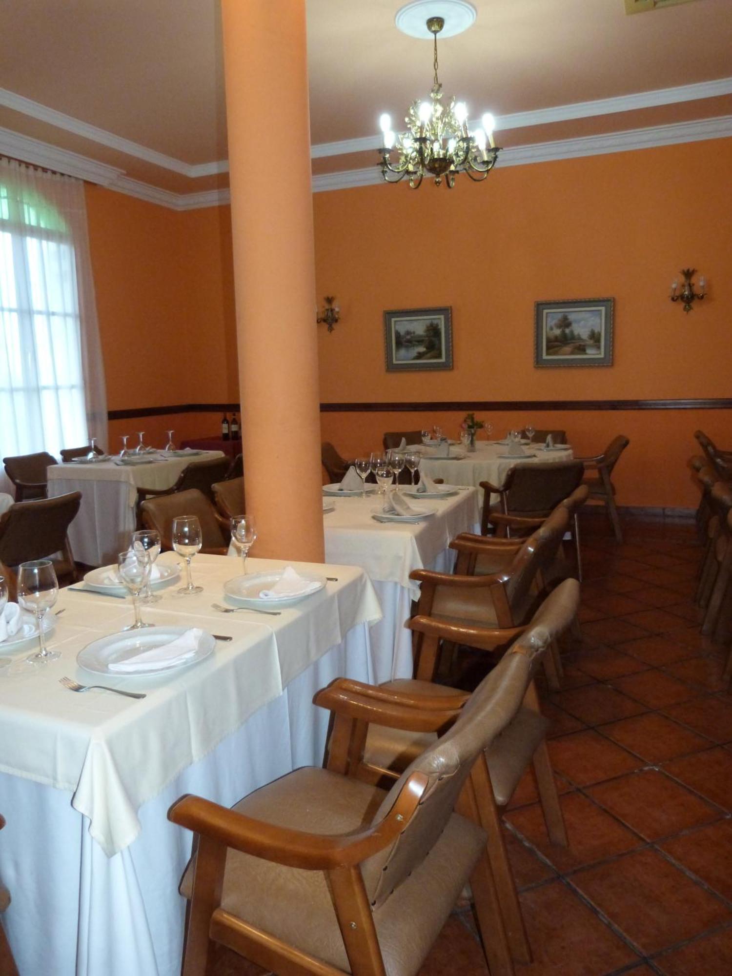 Hostal Restaurante Las Canteras Pedrera Екстер'єр фото